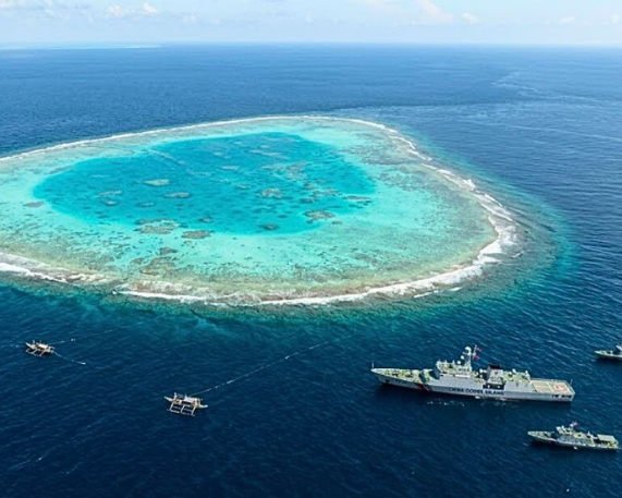 China Blocking Entrance to Scarborough Shoal